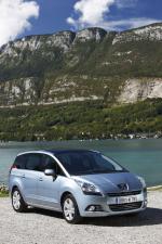 Peugeot 5008 2009 года